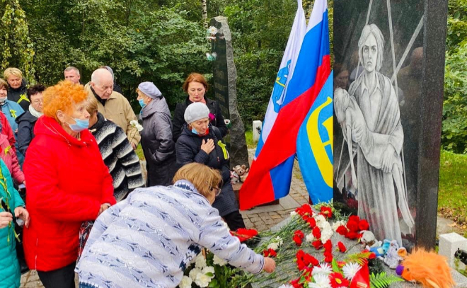 Под звуки метронома во Всеволожском районе почтили память погибших жителей осажденного Ленинграда