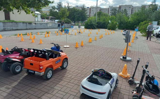 Дети из пяти районов Ленобласти будут учить правила движения на автоплощадках