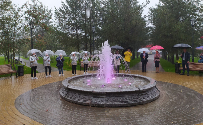 В Синявино появилась парковая зона с фонтаном