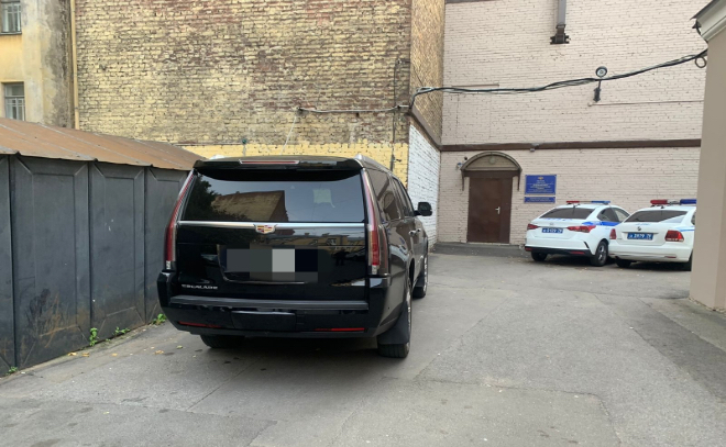 Полиция задержала водителя Cadillac, сбившего подростков в центре Петербурга