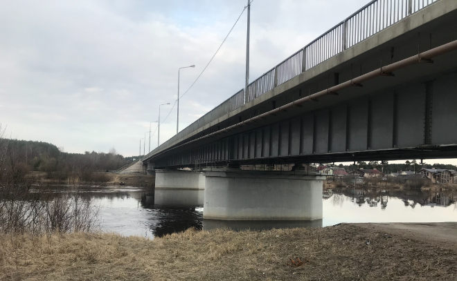 На мосту через реку Оять в Ленобласти до декабря ввели реверсивное движение