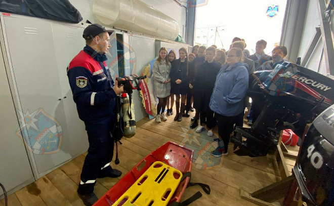 Спасатели провели день открытых дверей для школьников из Приозерска
