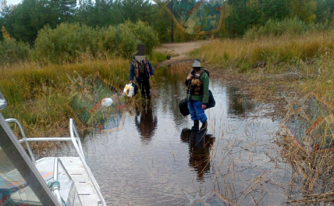 Спасатели эвакуировали троих рыбаков с Ладожского озера