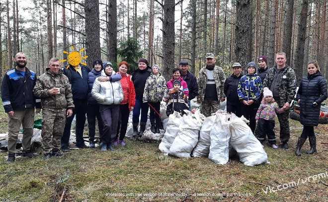 В лесу Волховского района активисты собрали почти 150 мешков мусора