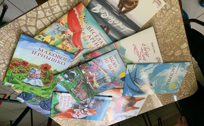 Маленьким пациентам Тосненской больницы подарили 500 детских книг