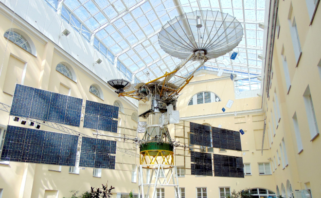 «Космический» флаг цифрового телевидения РТРС передадут петербургскому Музею связи