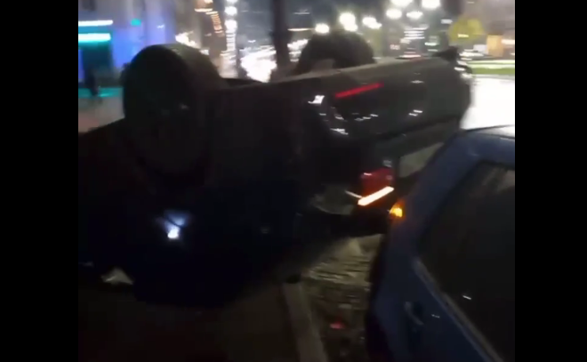 На Московском проспекте Водитель BMW вылетел на тротуар и перевернулся