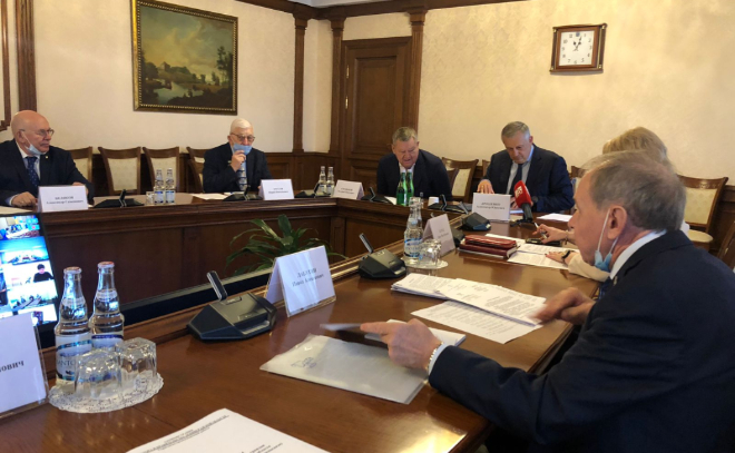 На заседании Совета почетных граждан при губернаторе Ленобласти обсуждают вопросы самоуправления