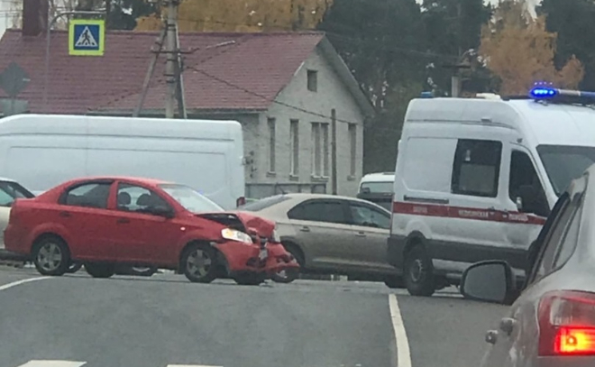 На Колтушском шоссе иномарка влетела в машину скорой помощи