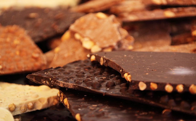 Более сотни плиток шоколада попытался украсть из магазина петербуржец