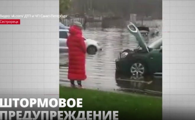 Штормовое предупреждение: ветер в
Москве повредил зубец со стены Кремля, а в Сестрорецке уплыла целая парковка