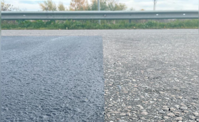 В Гатчинском районе дорожники тестируют новый состав, который может укрепить областные магистрали
