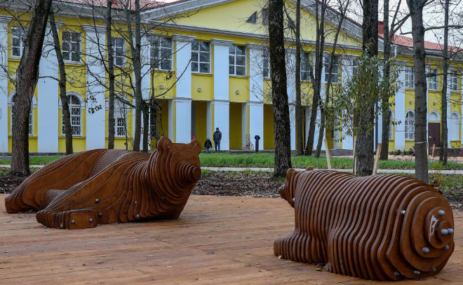 У Дома культуры в Светогорске появился новый сквер