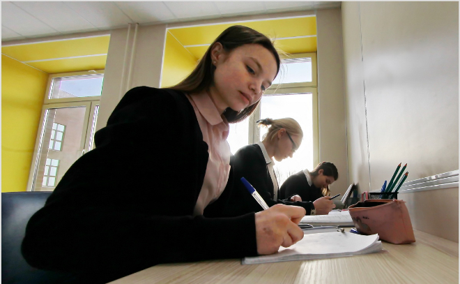 Уроки в школах Петербурга планируют возобновить с 8 ноября в очном режиме