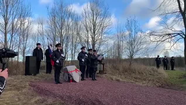 На Невском пятачке открыли монумент погибшим сотрудникам транспортной полиции