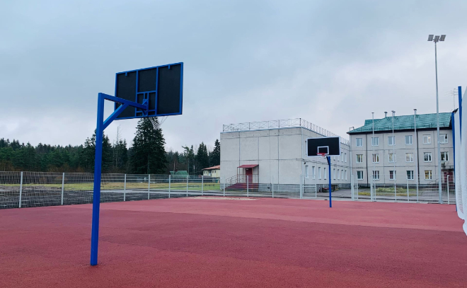 В Гарболовской школе появилась новая спортивная площадка