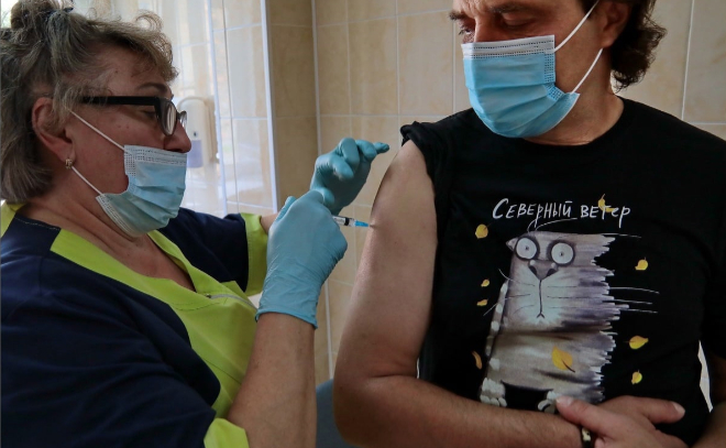 В Мурино возобновят вакцинацию от коронавируса в амбулатории на Оборонной