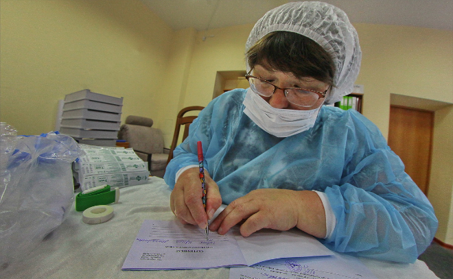 Михаил Мишустин поручил главам регионов взять вакцинацию от коронавируса под личный контроль