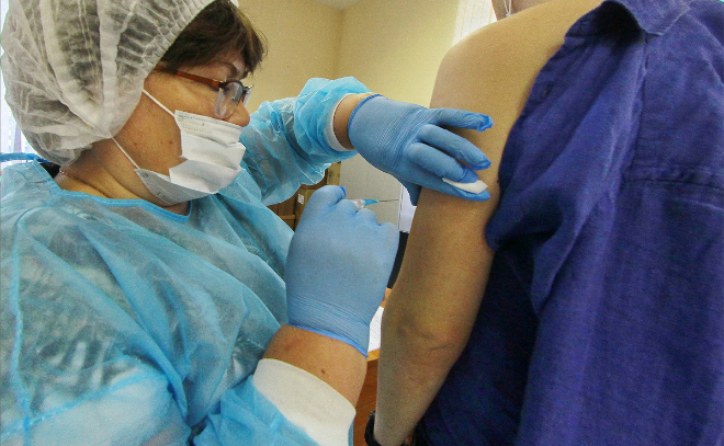 Прививку от COVID-19 в Ленобласти сделали почти 790 тысяч человек