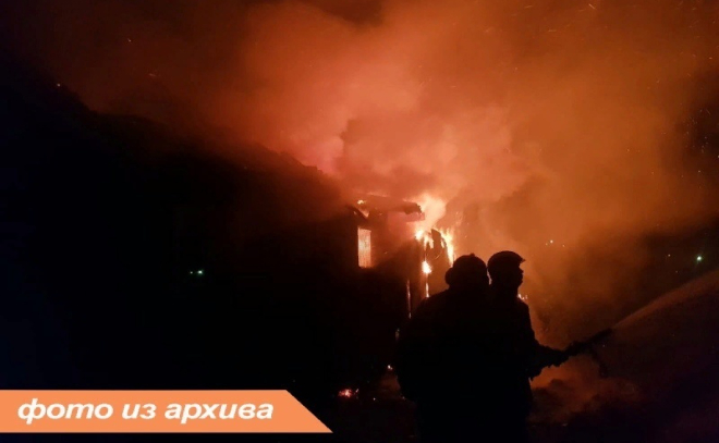 Ночью в Ломоносовском районе загорелся частный дом