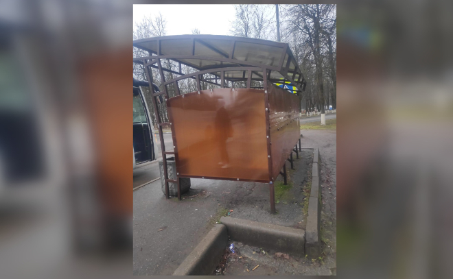 В Сланцах отремонтировали остановки общественного транспорта