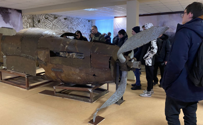 Студенты Кировского техникума и Волонтеры Победы посетили музей поискового батальона ЗВО