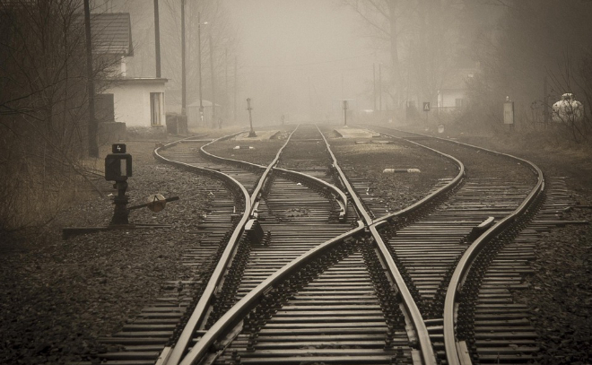 В Тихвинском районе поезд насмерть сбил пенсионерку