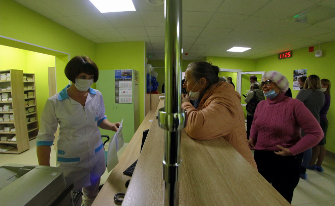 «Объём помощи пациентам с ковидом не снижается, а растет»: Сергей Вылегжанин прокомментировал эпидобстановку в Ленобласти