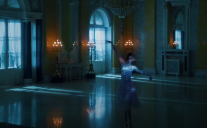 Балерина Мариинки станцевала в Константиновском дворце для ролика компании «Xbox Россия»