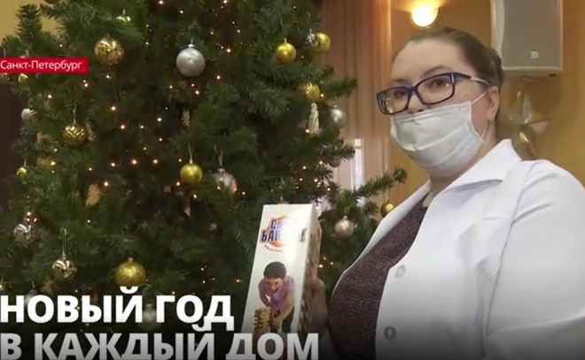 В областную детскую больницу привезли 300
наборов для ребят, которые не успеют выписаться домой до 31
декабря