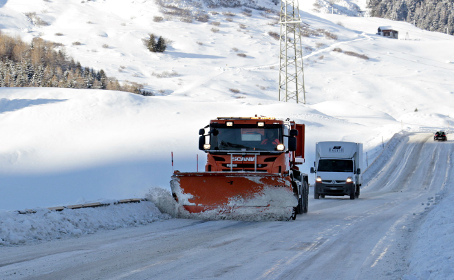 За первую неделю 2022 года в Ленобласти от снега и наледи очистили почти 60 тысяч километров дорог