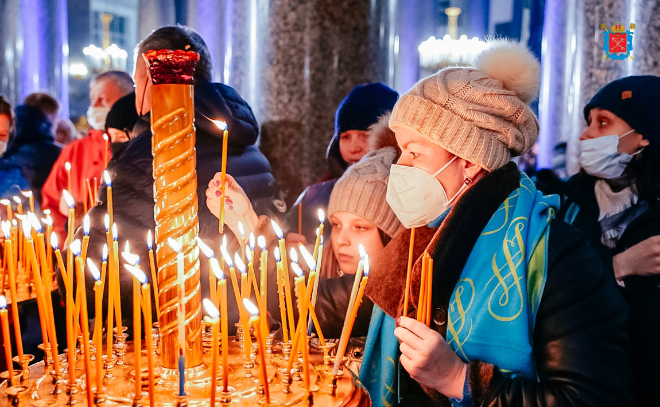 В Казанском соборе в Петербурге прошло торжественное богослужение