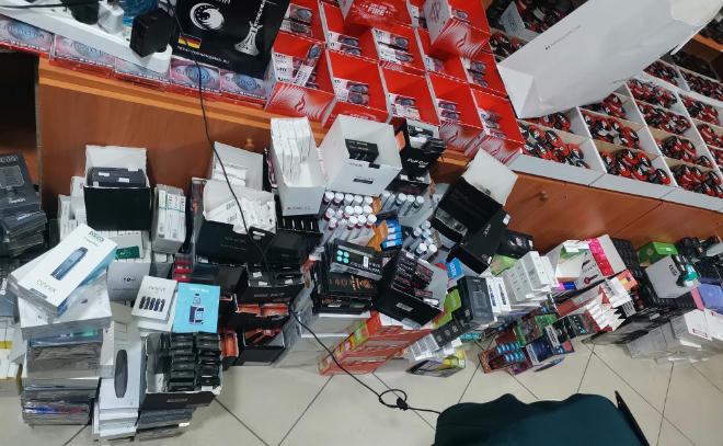 На «Апрашке» обнаружили более 23 тысяч контрафактных электронных сигарет и комплектующих к ним