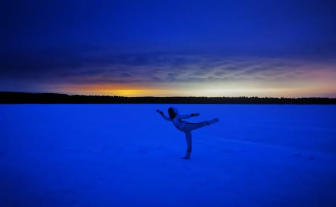 МЧС обратит внимание на рискованные фотосессии балерины Мариинского театра на льду в Ленобласти