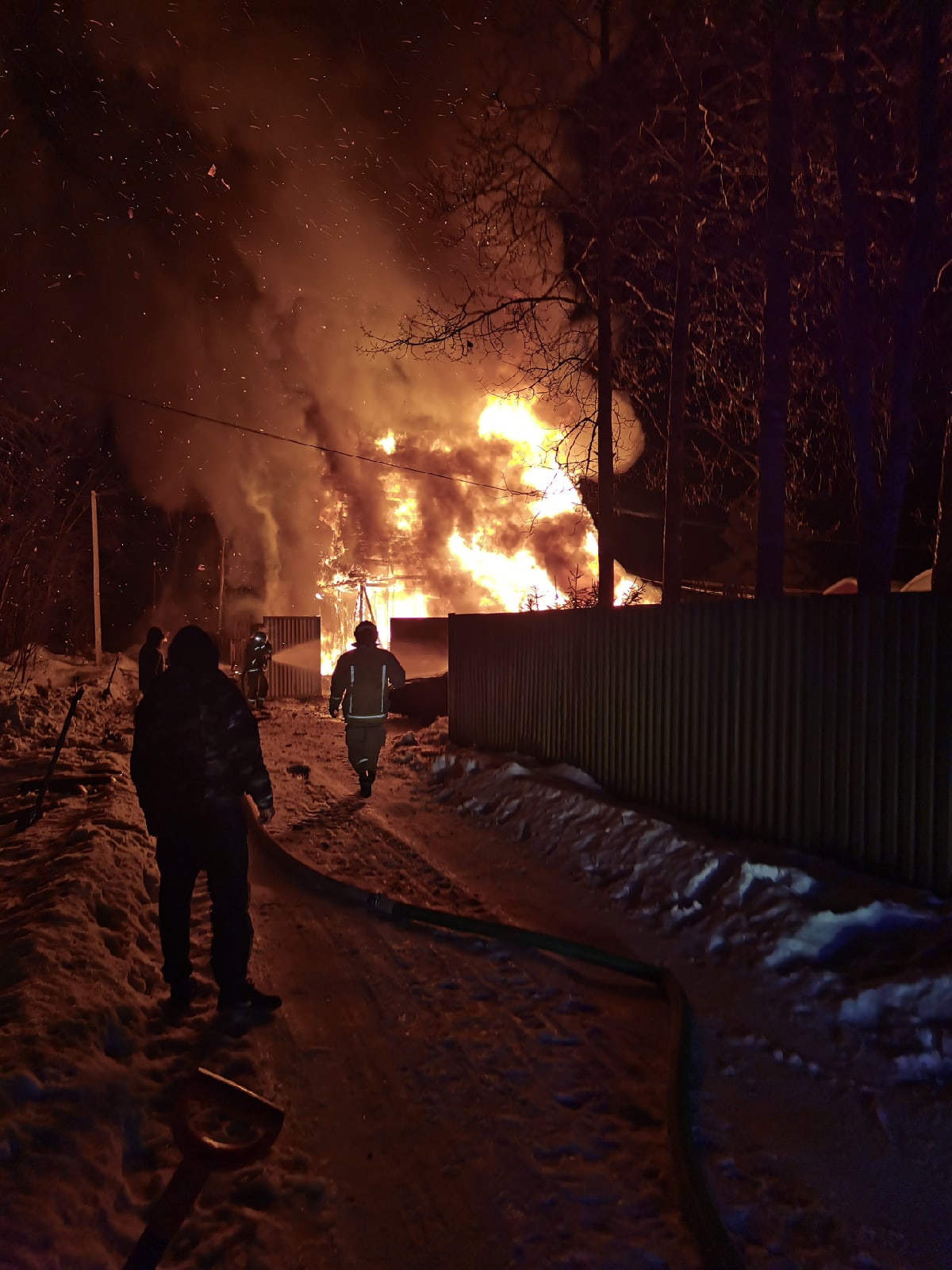 В Выборгском районе Ленобласти частный дом сгорел дотла