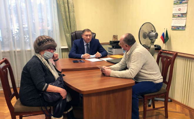 Жители Волосовского района пришли на прием к депутату Госдумы Сергею Яхнюку