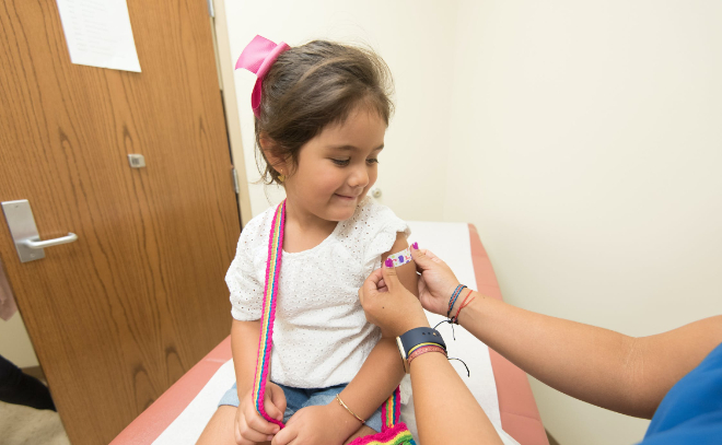 Гинцбург: клинические исследования вакцины от ковида для детей от семи лет начнутся в ближайшее время