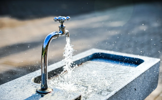 Поселок в Тихвинском районе пообещали обеспечить питьевой водой
