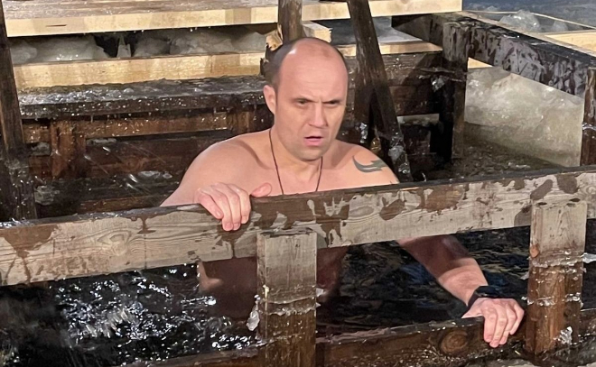 Депутат ЗакСа Ленобласти Михаил Макаров рассказал о крещенских купаниях в Выборге