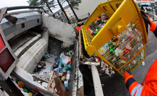 За десять дней «Невский экологический оператор» получил более 7 тысяч жалоб на невывоз мусора
