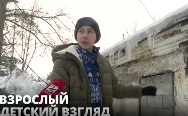 Молодой активист Игорь Титов обеспокоен состоянием местной бани в поселке Кузнечное