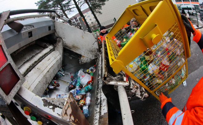 Калининский район Петербурга лидирует по количеству жалоб на невывоз мусора