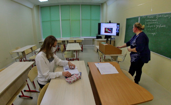 В Ленобласти более 700 учителей ушли на больничный по ОРВИ и коронавирусу