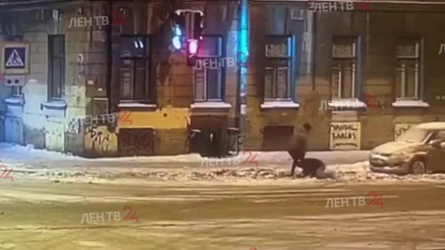 В Петербурге злоумышленник залез в прогреваемую владельцем машину и уехал, однако тут же попал в ДТП