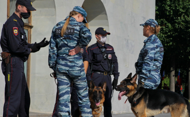 В администрации Кузьмоловского поселения силовики проводят обыски