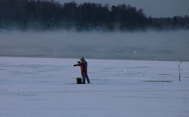 Льдина с 15 рыбаками откололась от берега в Финском заливе