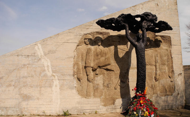 Автор монумента на Ивановских порогах в Ленобласти назвал эту работу своей любимой