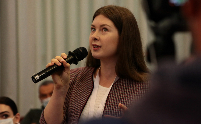 Ольга Амельченкова поздравила научного сотрудника из Гатчины с присуждением премии президента для молодых ученых