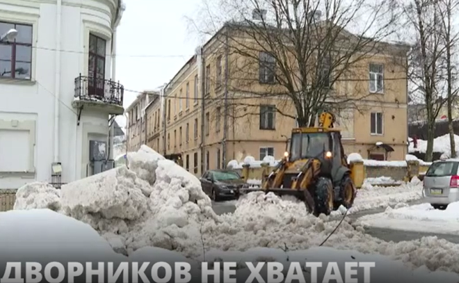 В Петербурге не хватает дворников, кровельщиков и водителей
спецмашин
