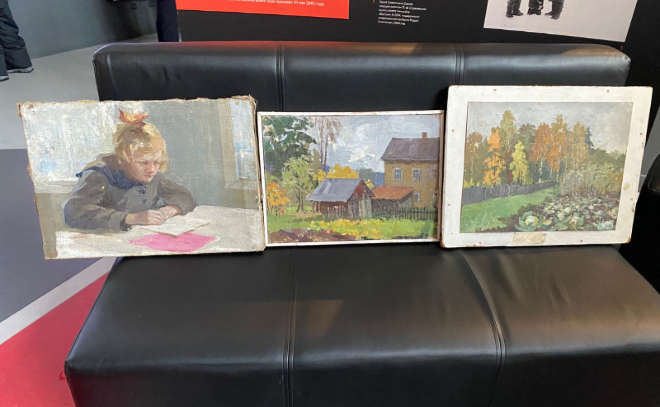 Семья из Всеволожска нашла на чердаке нового дома пять картин художника Арсения Маркова